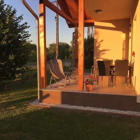 Konrad Apartman Villa Balatonmáriafürdő Buitenkant foto