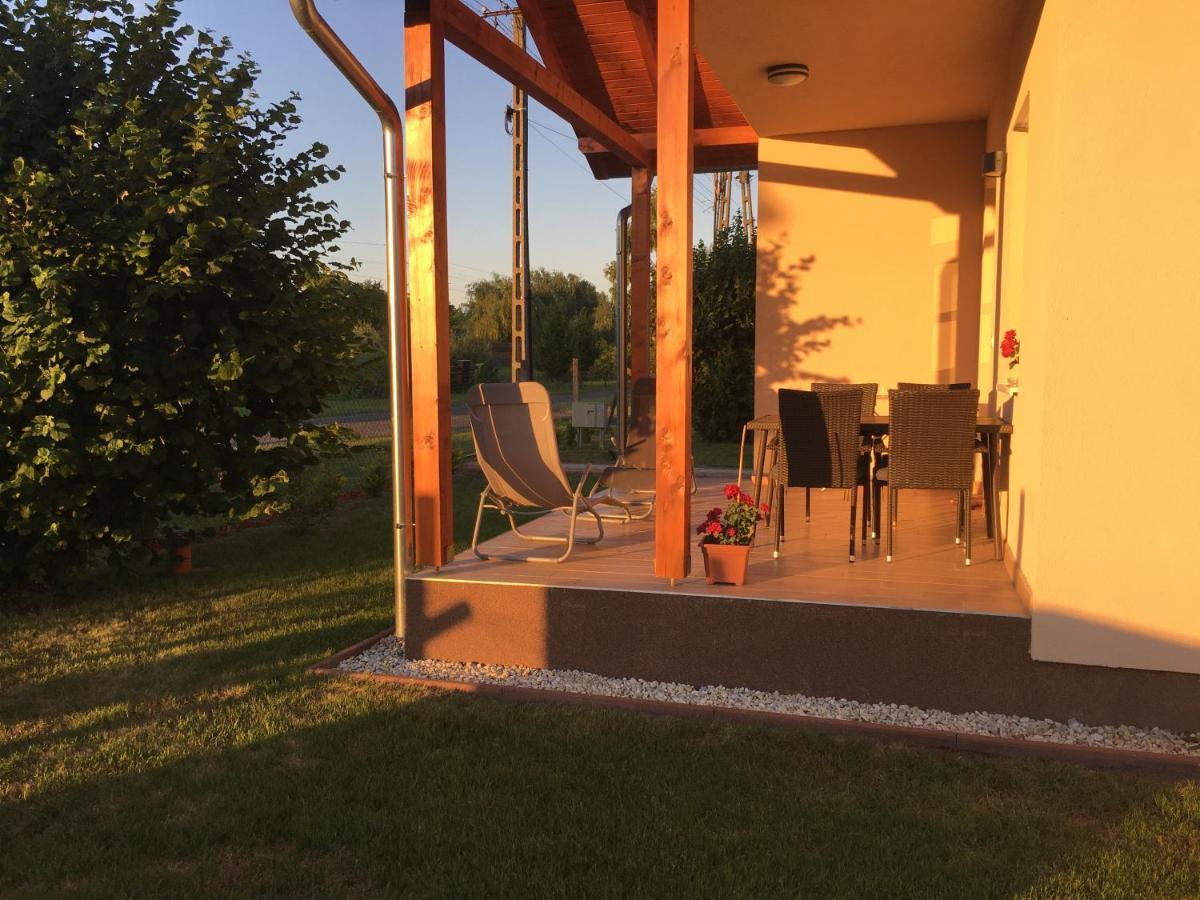 Konrad Apartman Villa Balatonmáriafürdő Buitenkant foto