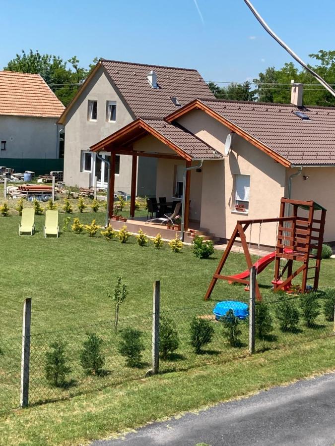 Konrad Apartman Villa Balatonmáriafürdő Buitenkant foto