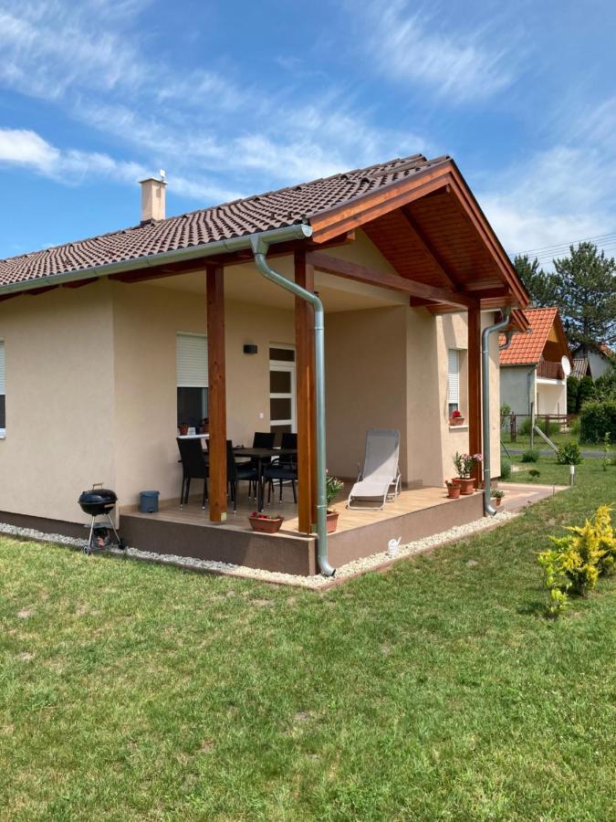 Konrad Apartman Villa Balatonmáriafürdő Buitenkant foto