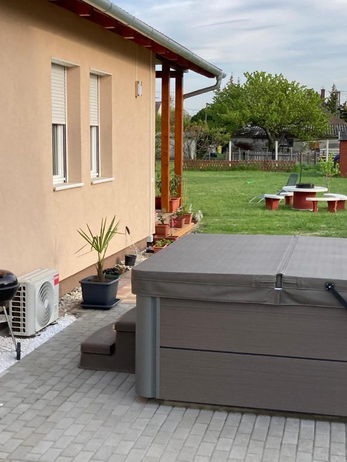 Konrad Apartman Villa Balatonmáriafürdő Buitenkant foto