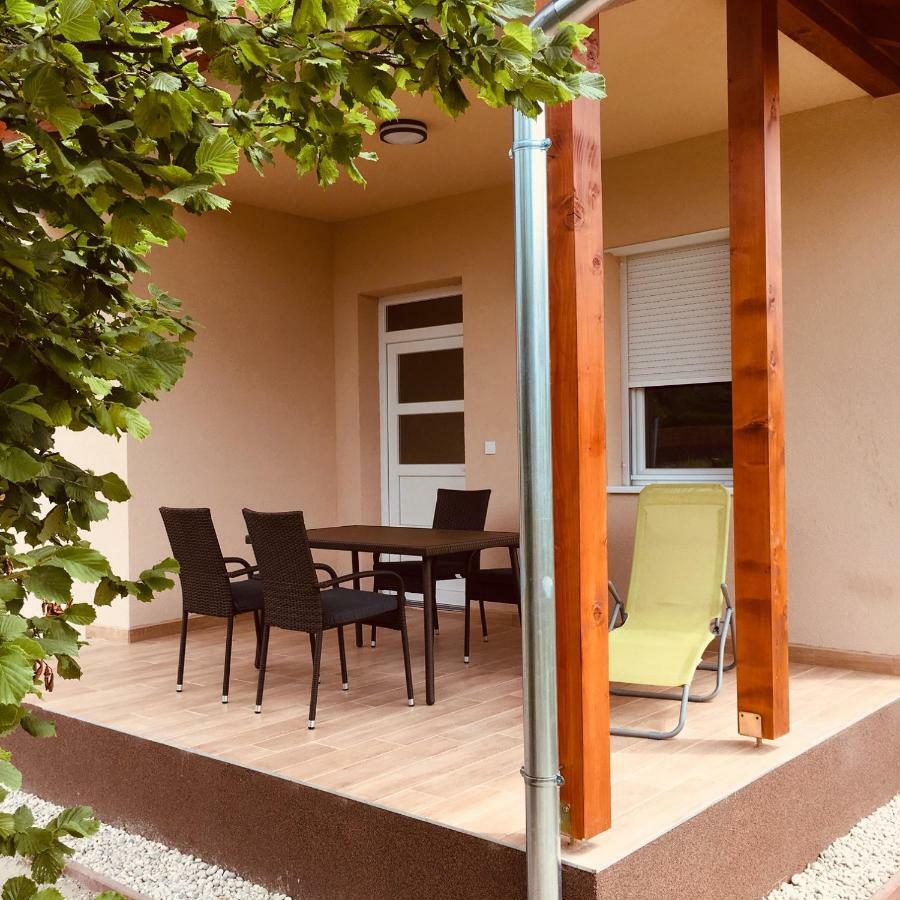 Konrad Apartman Villa Balatonmáriafürdő Buitenkant foto