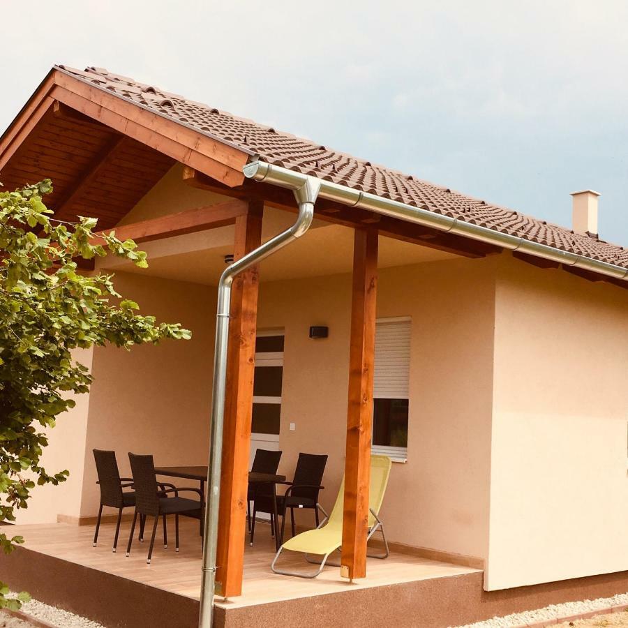 Konrad Apartman Villa Balatonmáriafürdő Buitenkant foto
