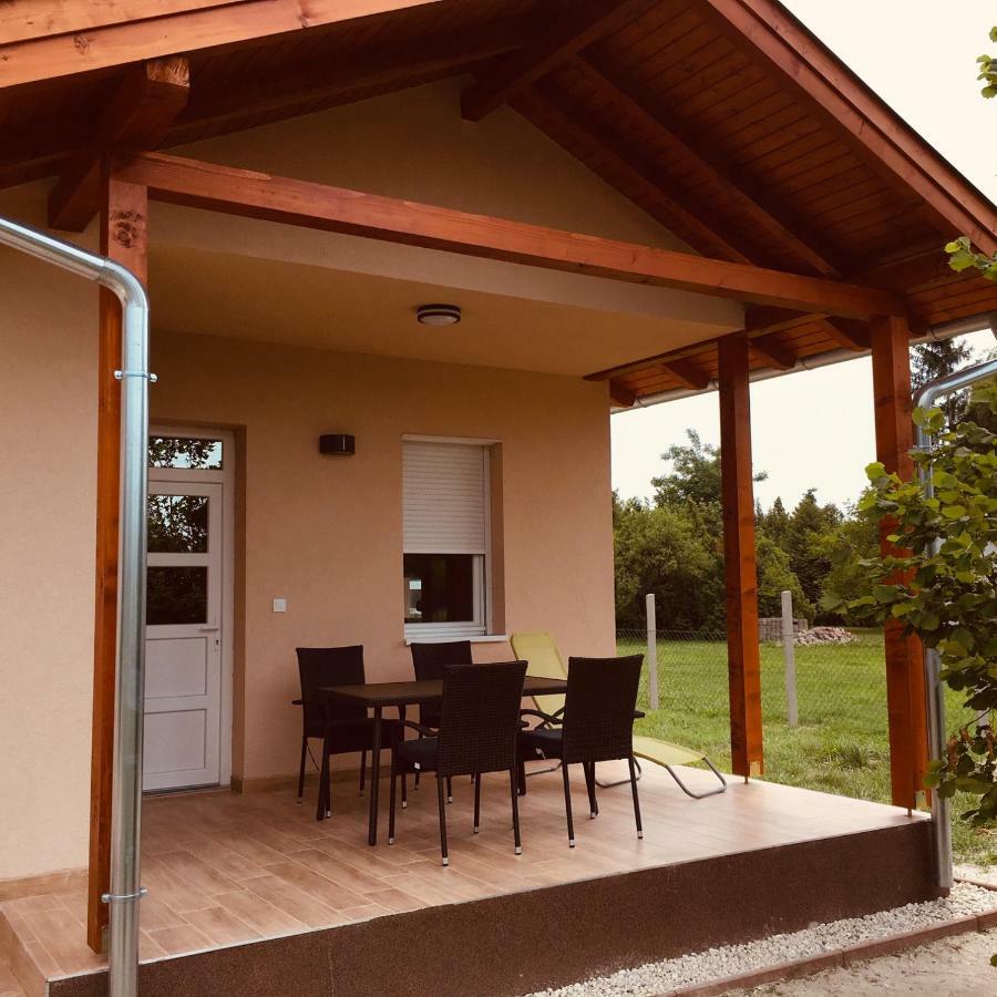 Konrad Apartman Villa Balatonmáriafürdő Buitenkant foto