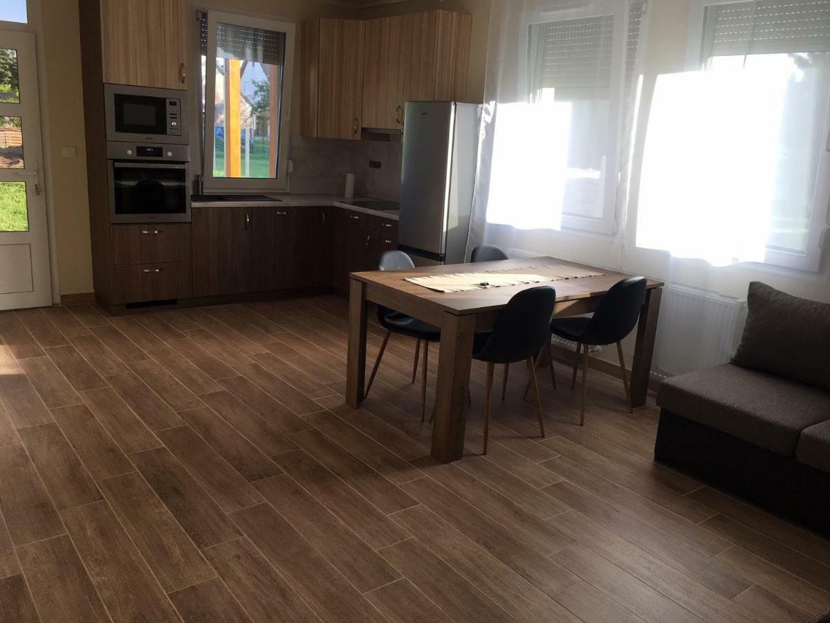 Konrad Apartman Villa Balatonmáriafürdő Buitenkant foto