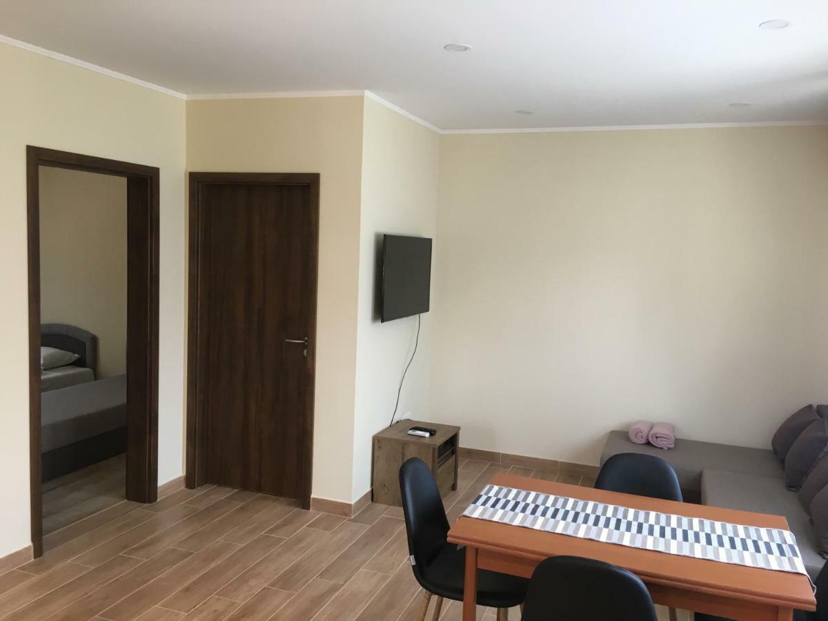 Konrad Apartman Villa Balatonmáriafürdő Buitenkant foto